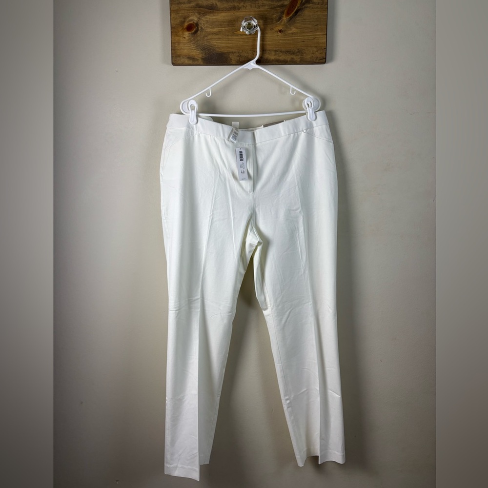 NWT Chico’s Comfort Waist Straight Leg Pants Size 3.5 (size 18)